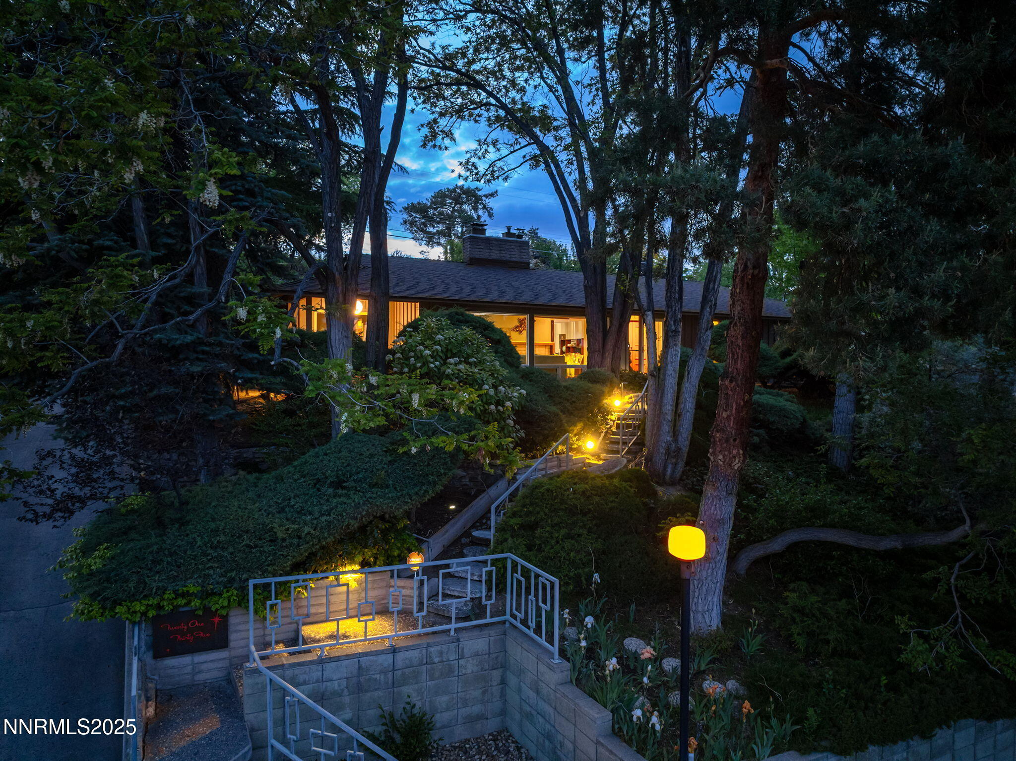 2135 Skyline Boulevard