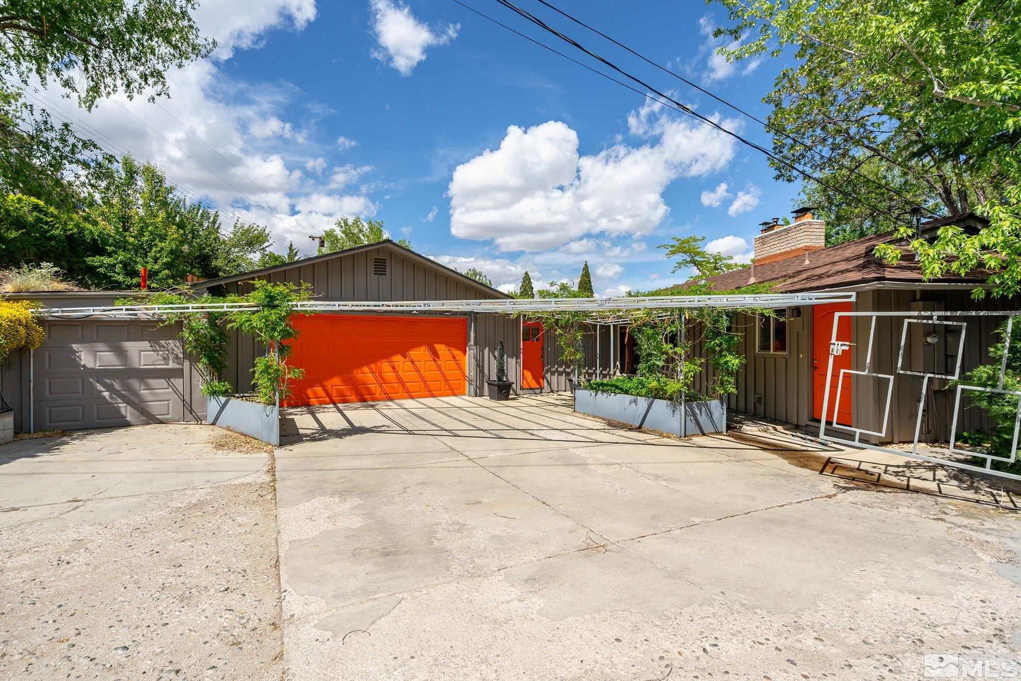 2135 Skyline Boulevard