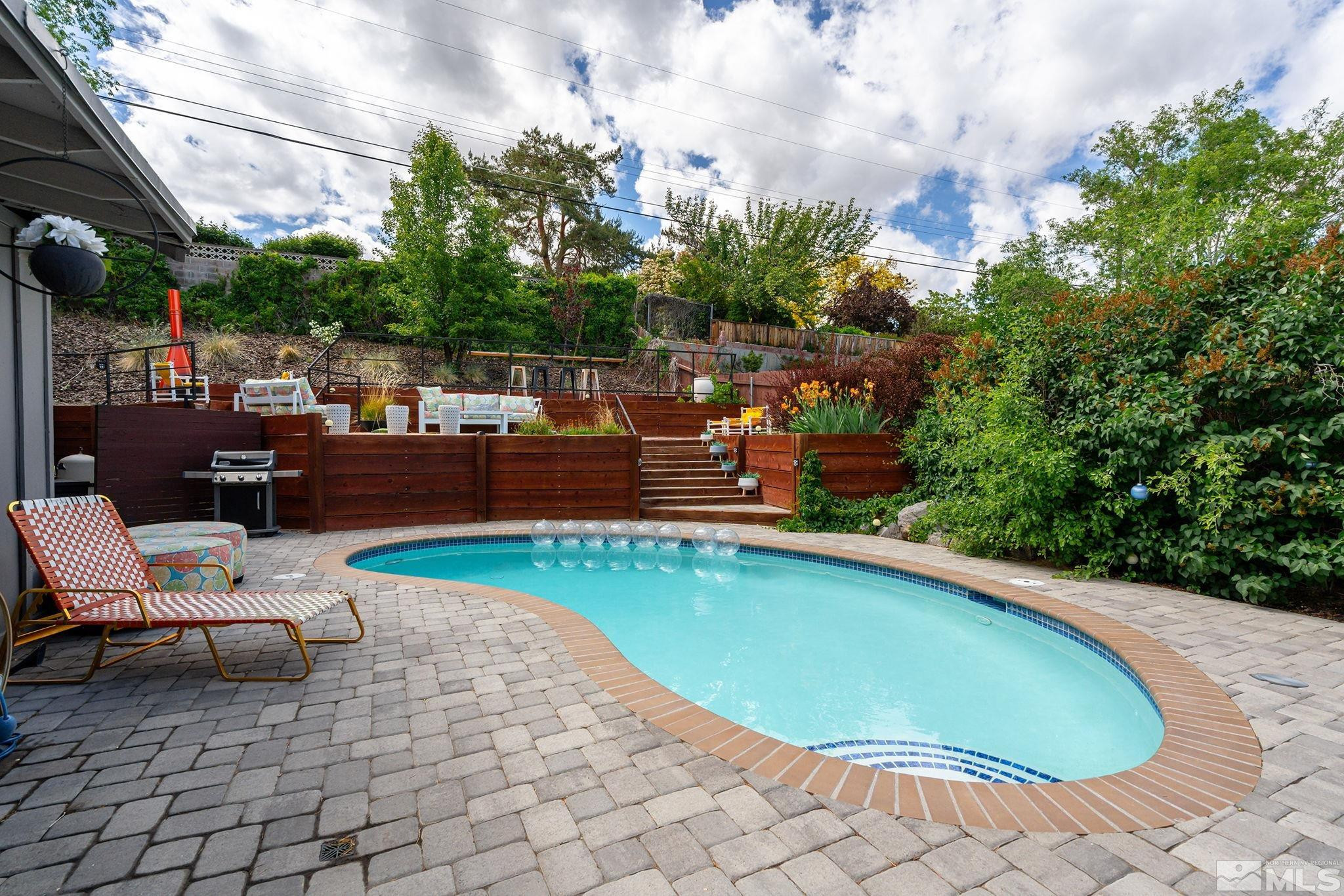 2135 Skyline Boulevard