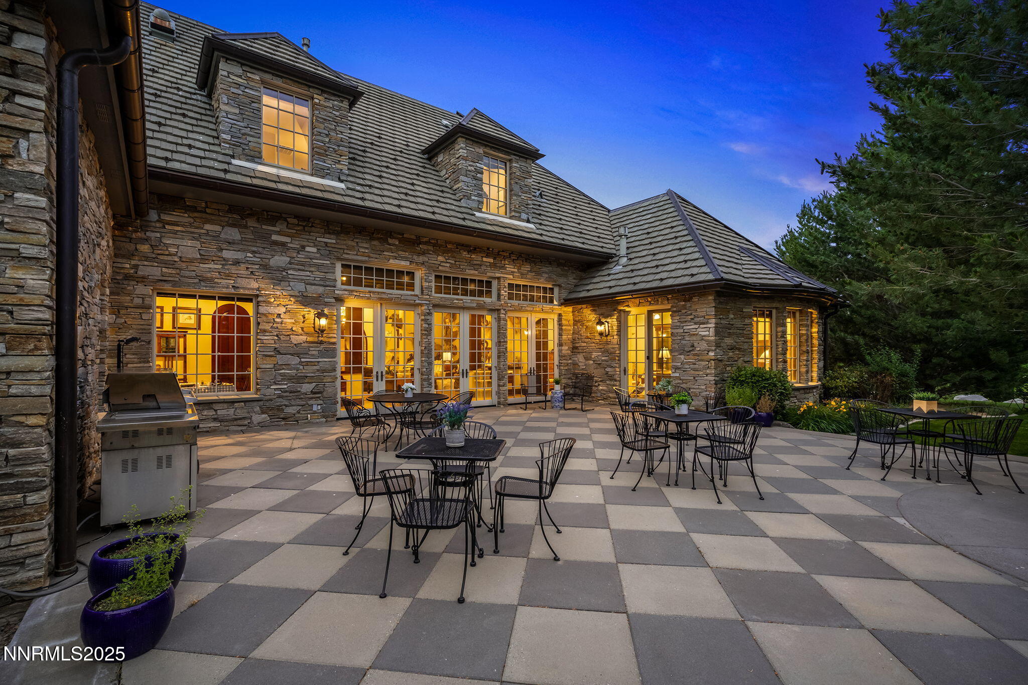 8741 Lakeside Drive