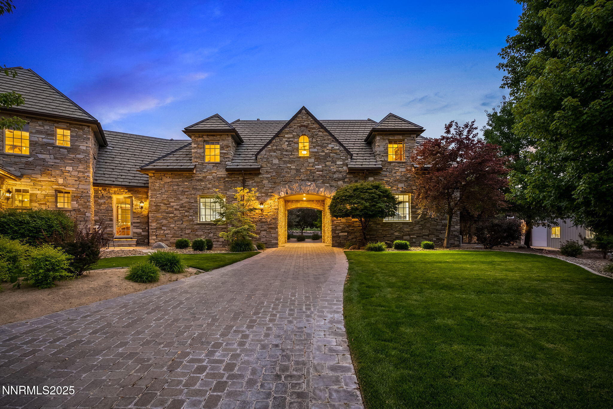 8741 Lakeside Drive