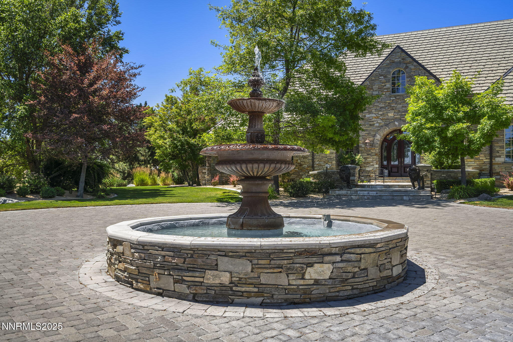 8741 Lakeside Drive
