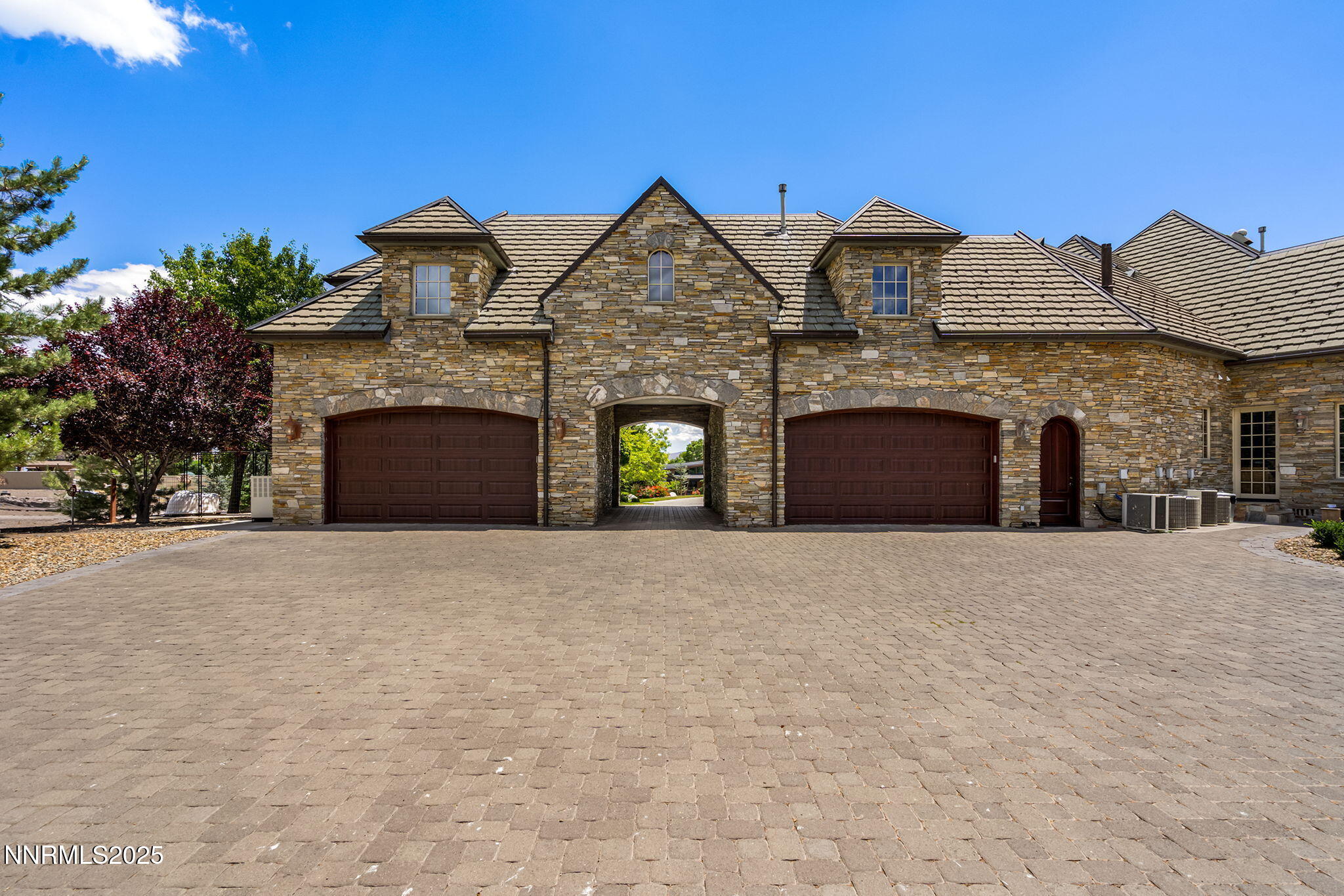 8741 Lakeside Drive