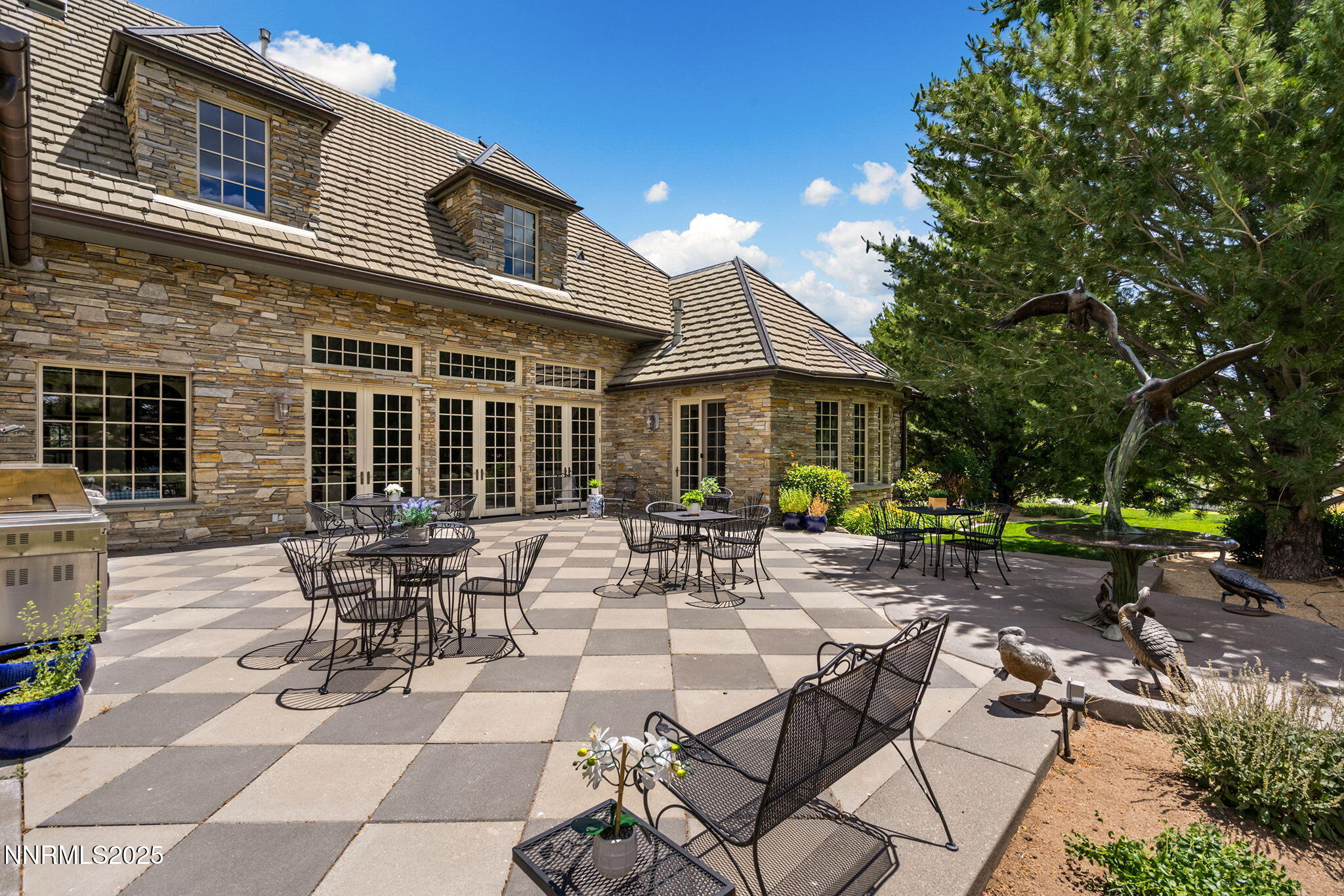 8741 Lakeside Drive