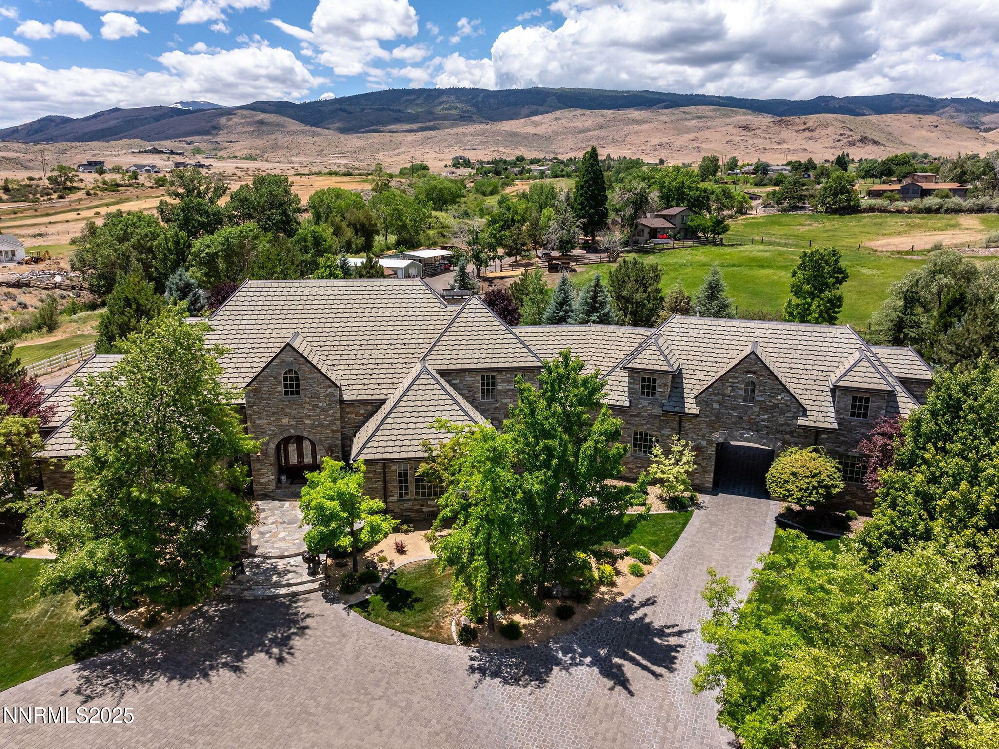 8741 Lakeside Drive