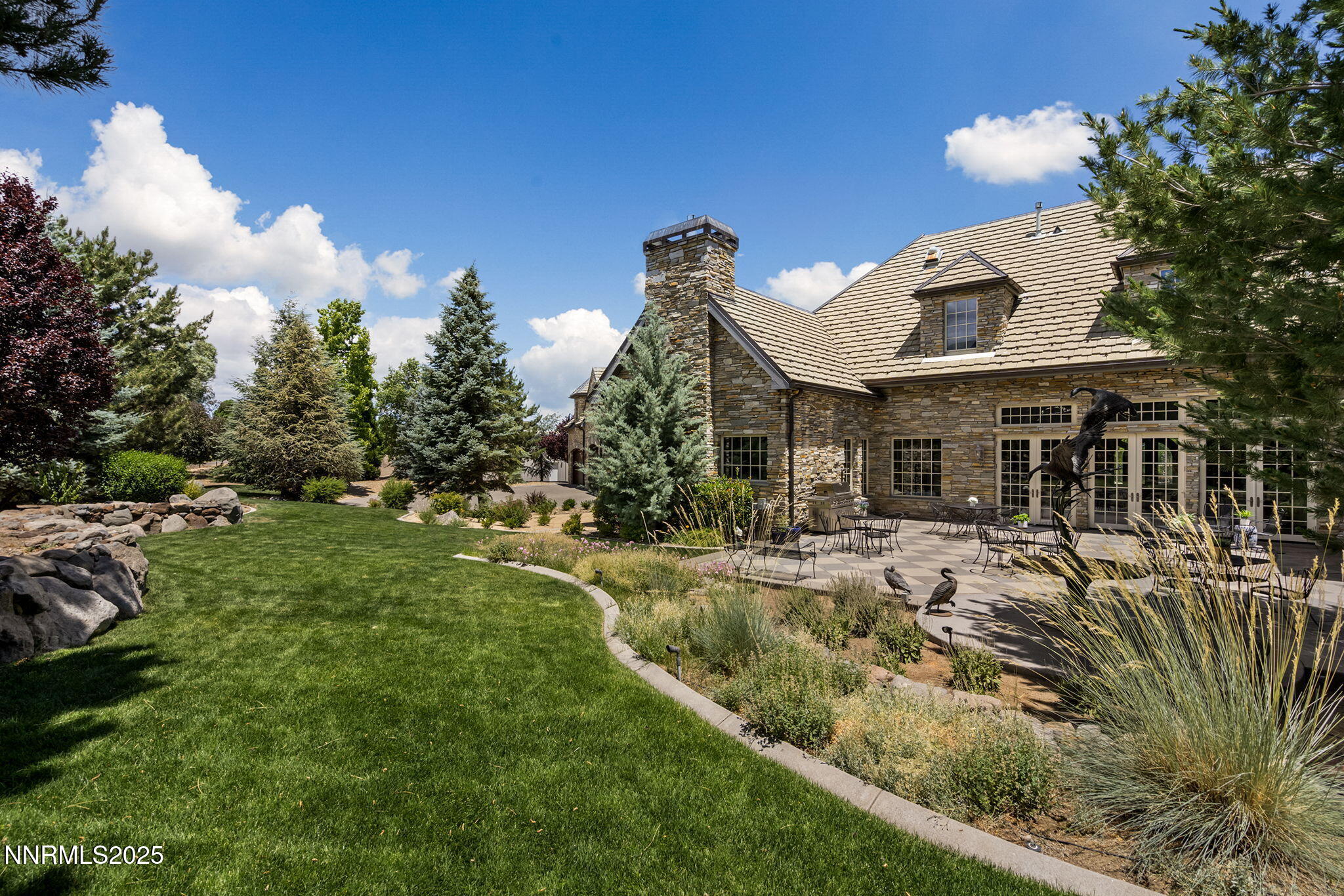 8741 Lakeside Drive