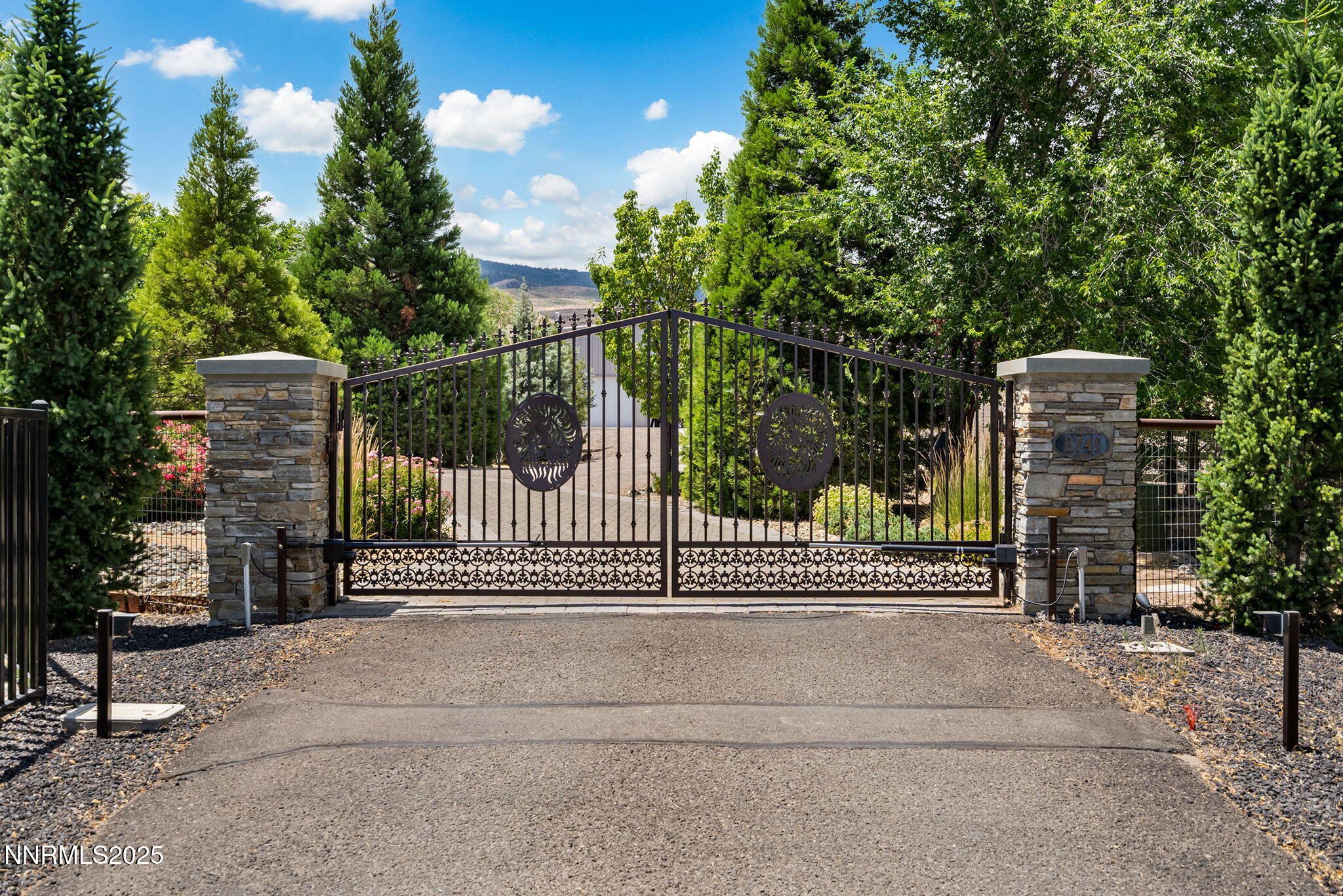 8741 Lakeside Drive