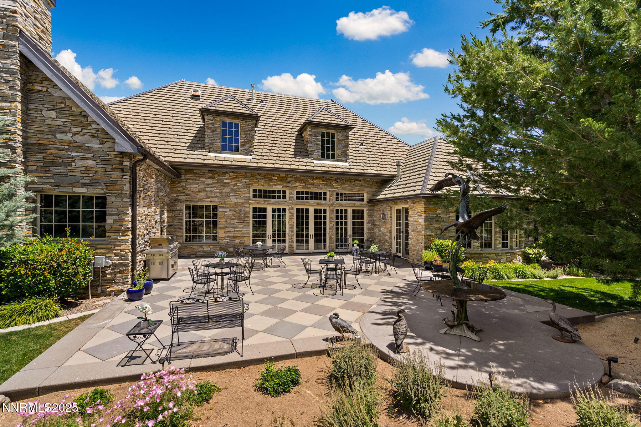 8741 Lakeside Drive