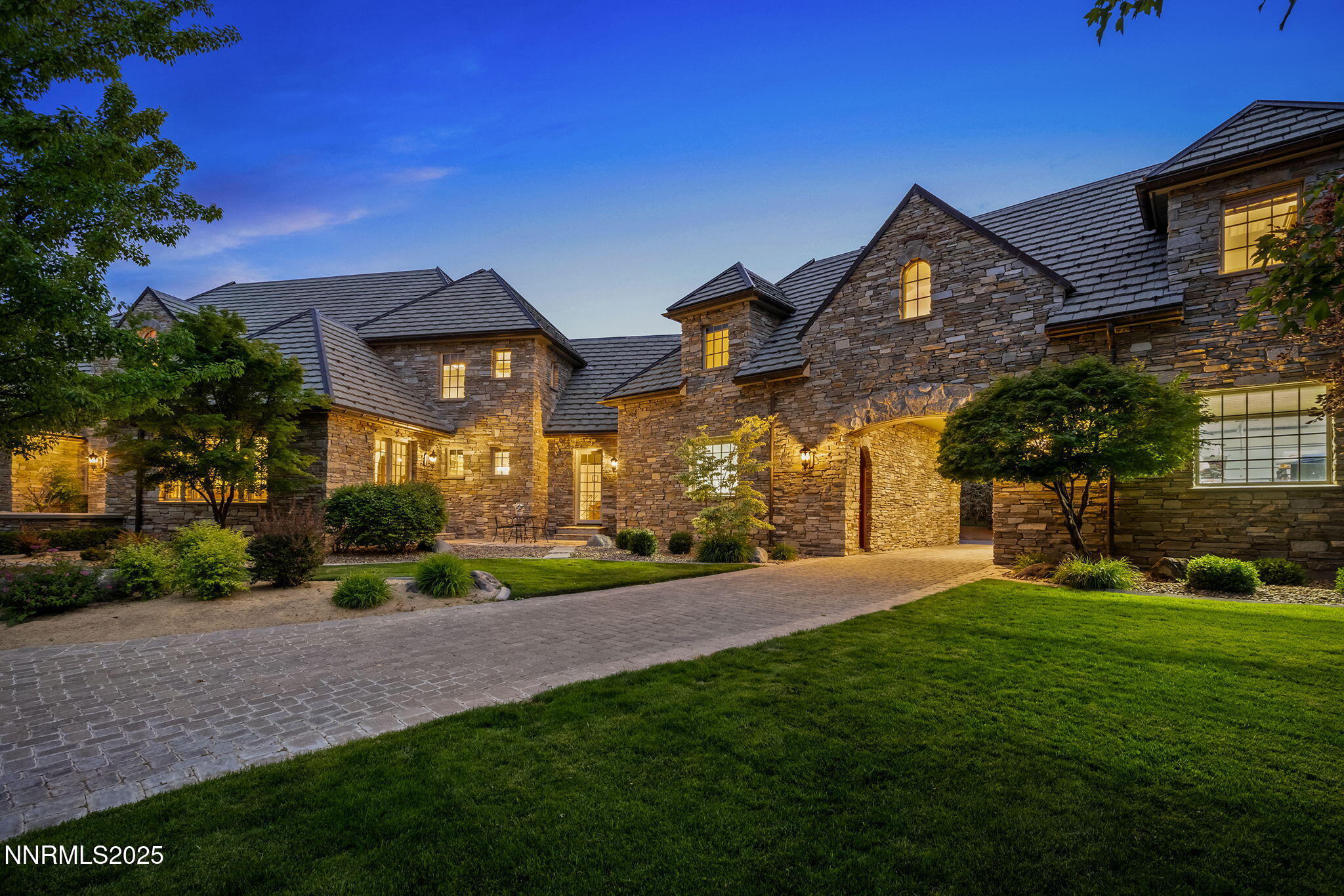 8741 Lakeside Drive