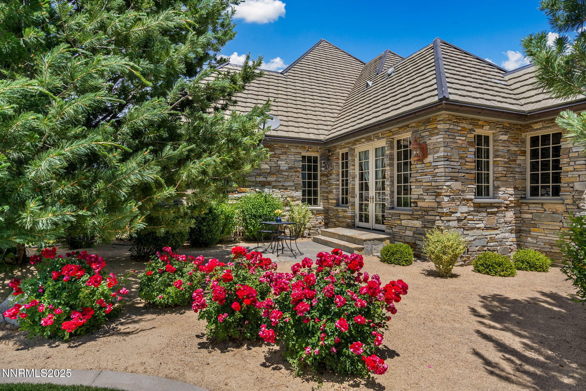 8741 Lakeside Drive