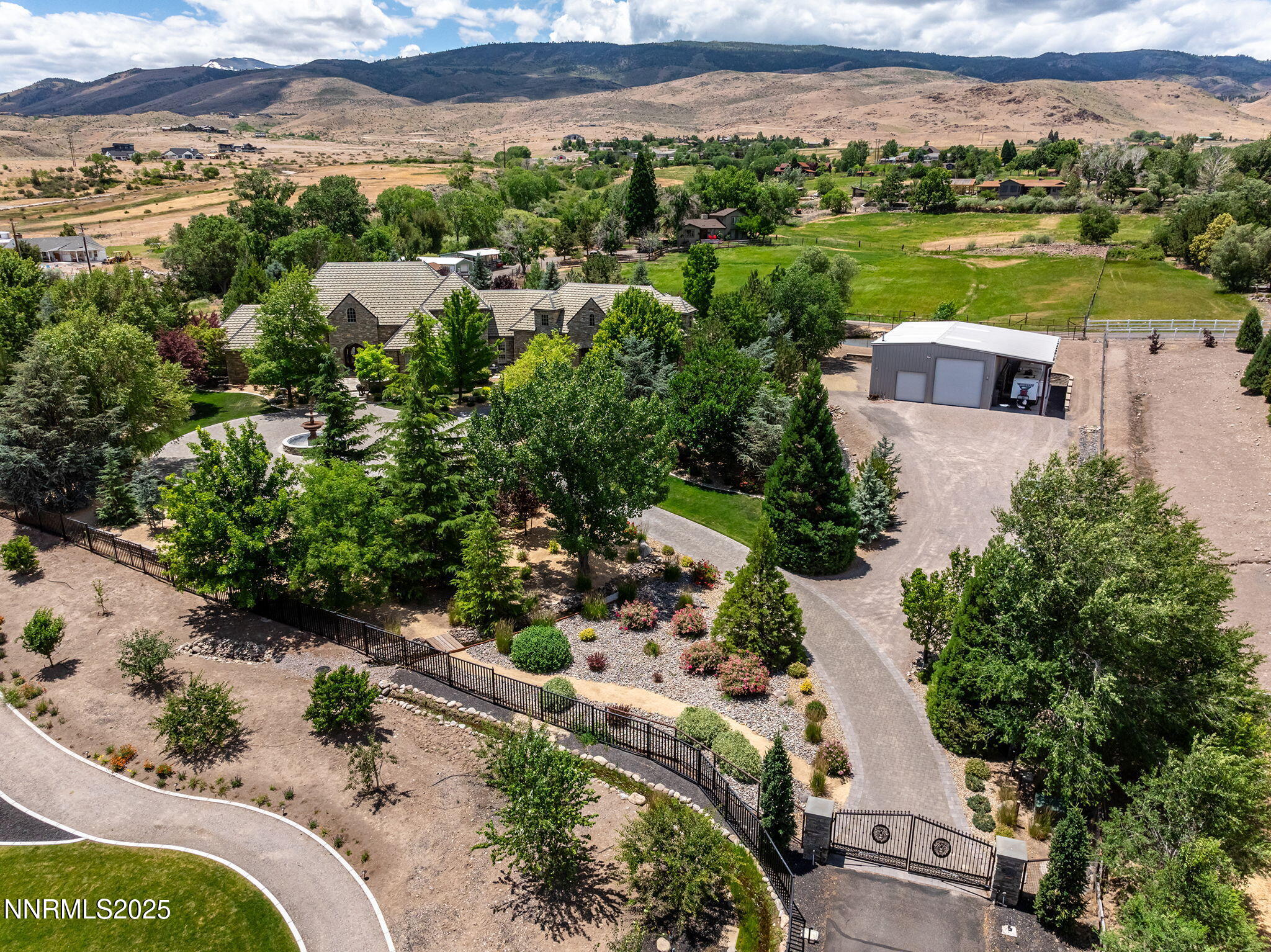 8741 Lakeside Drive