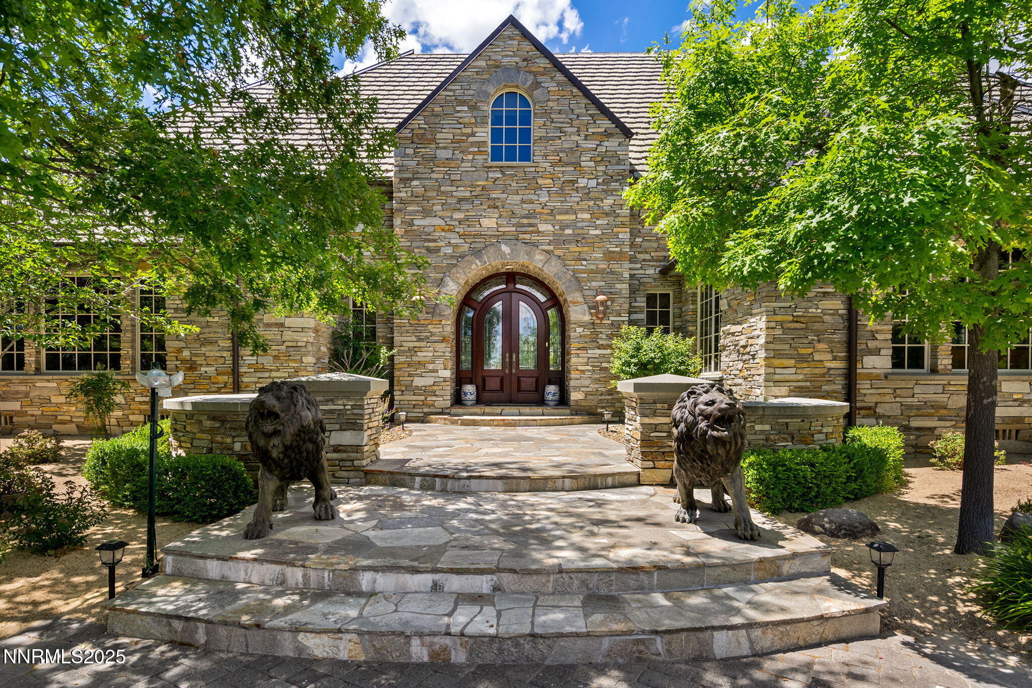 8741 Lakeside Drive