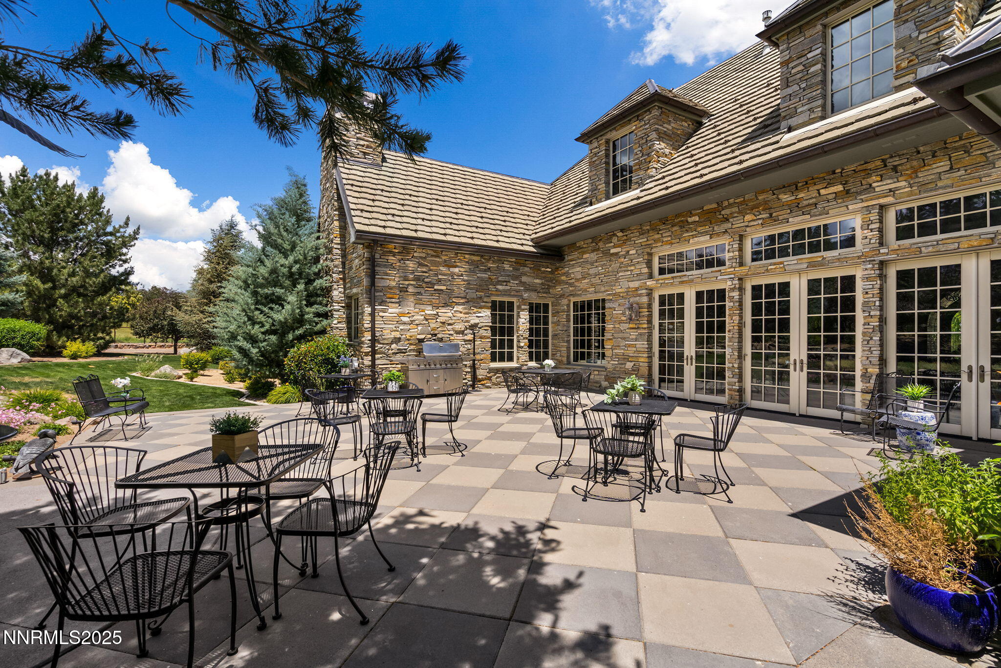 8741 Lakeside Drive