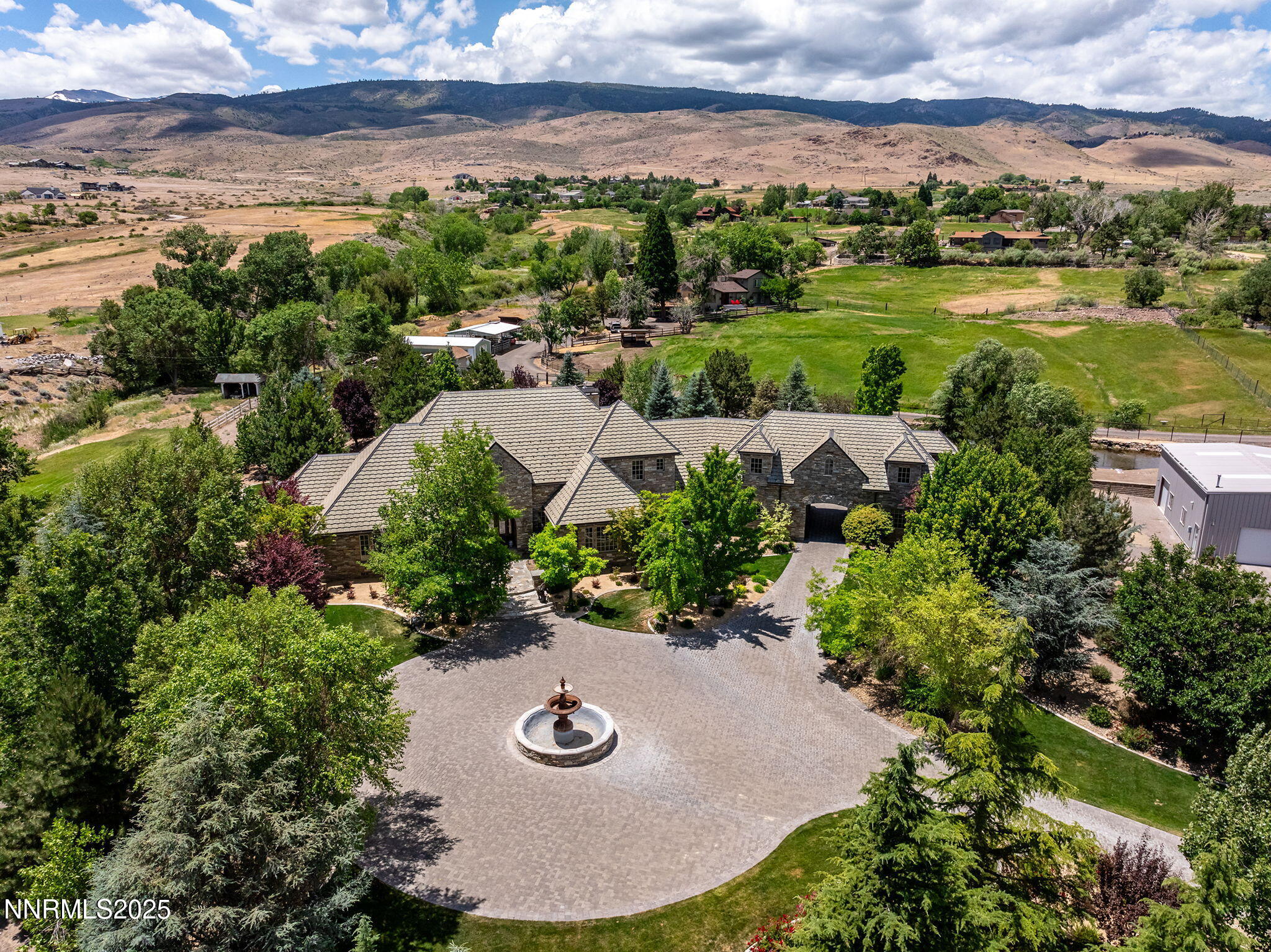 8741 Lakeside Drive