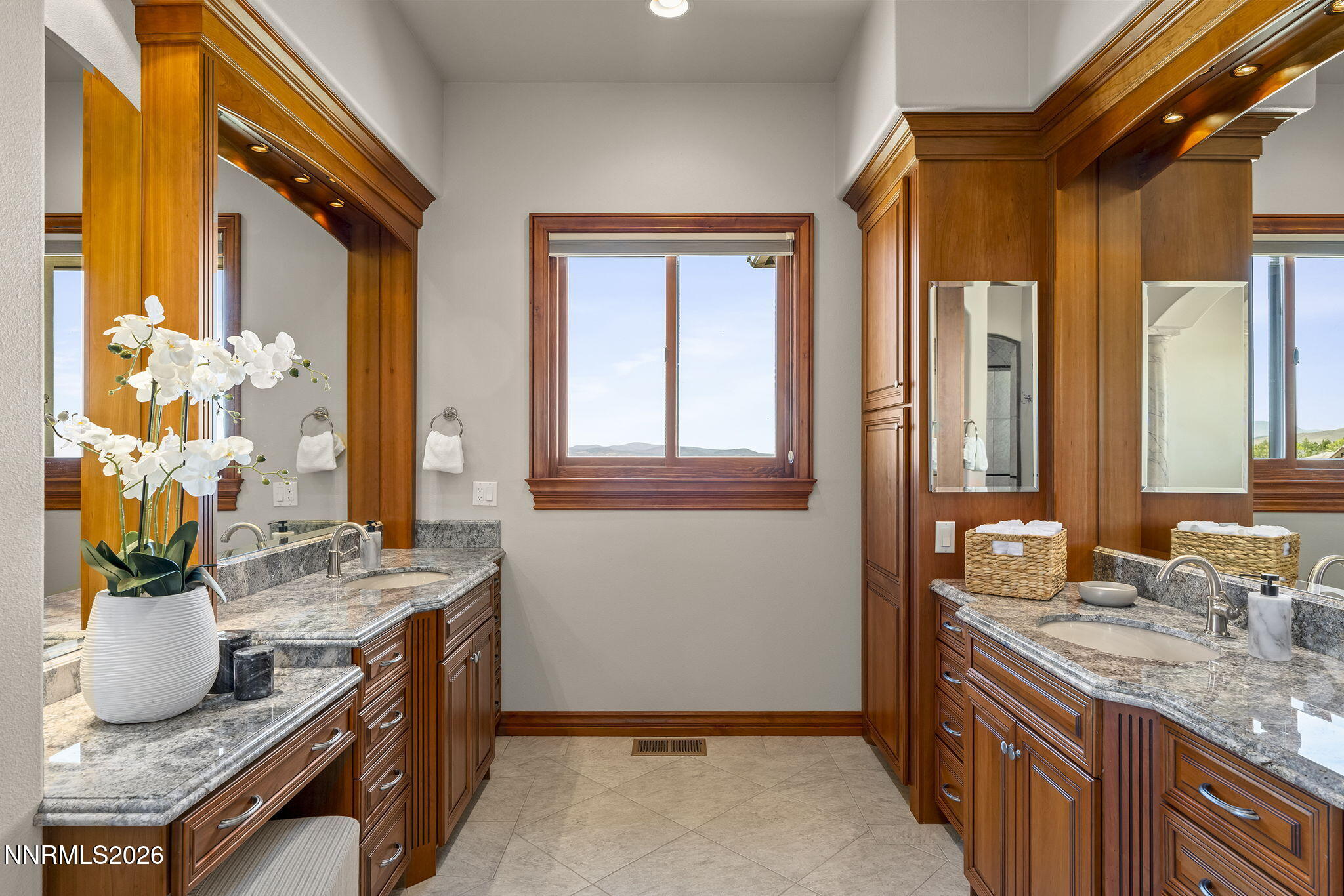 10231 Zuni Ridge Trail