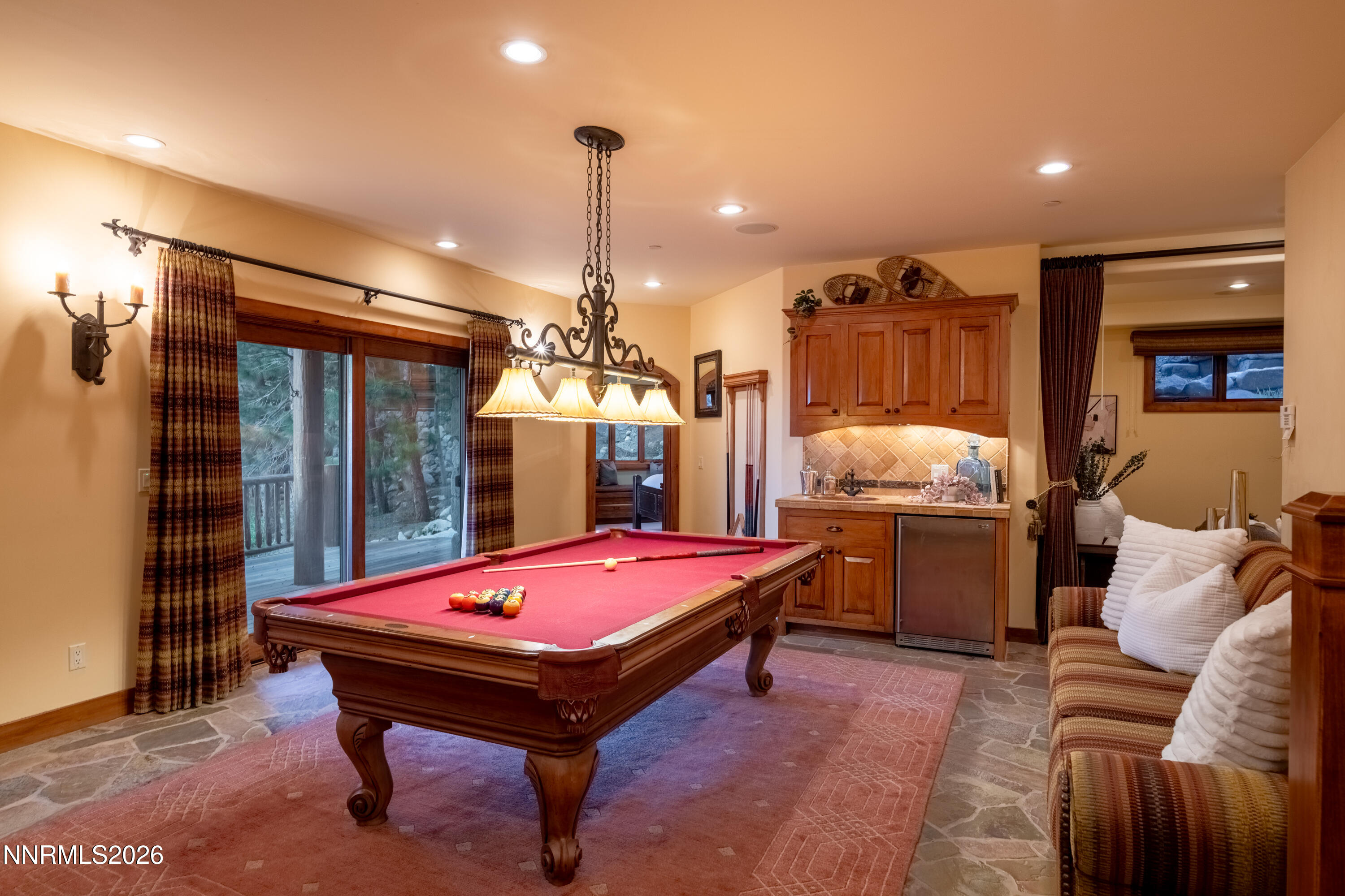 1631 Needle Peak Road