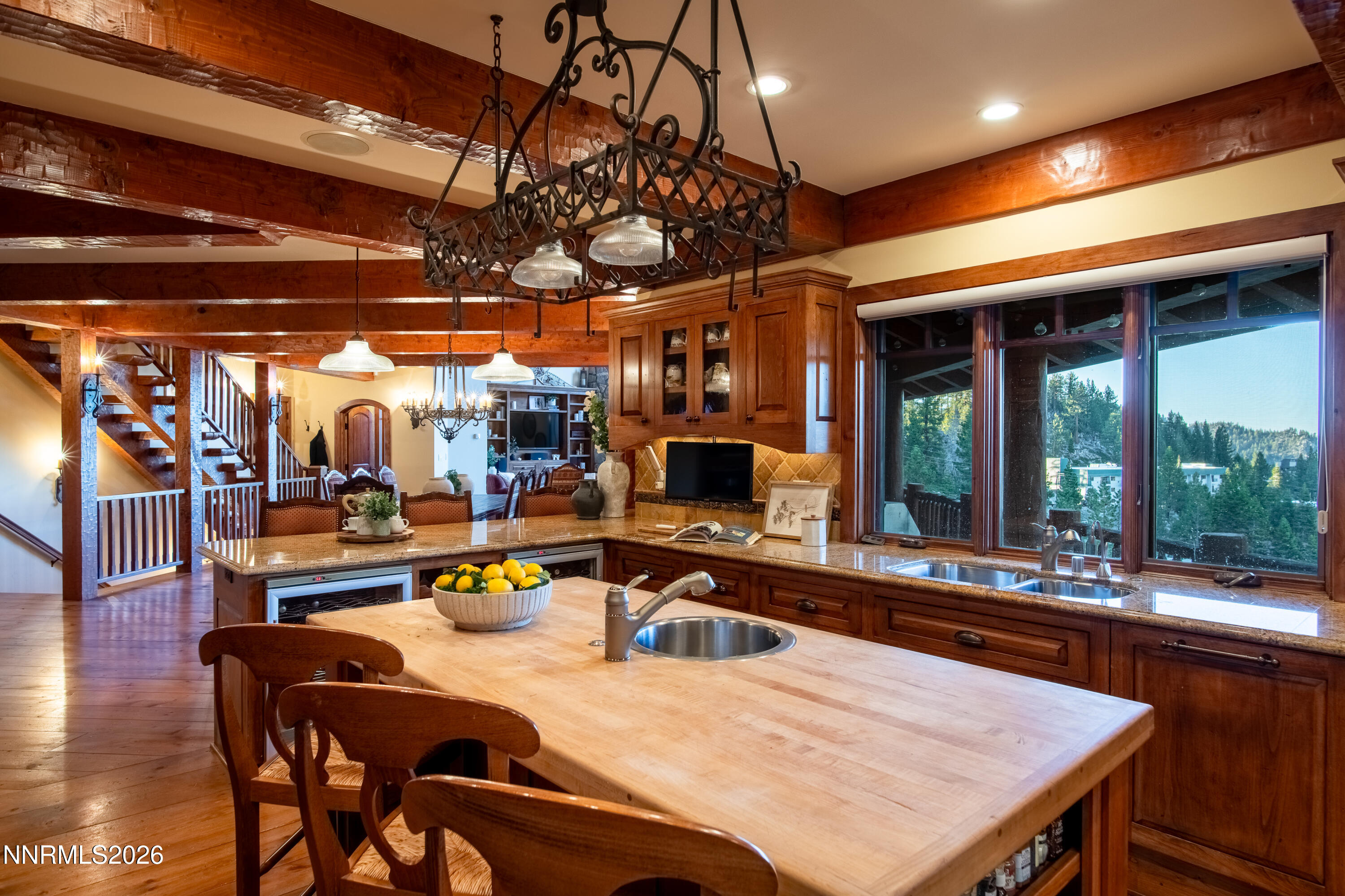 1631 Needle Peak Road