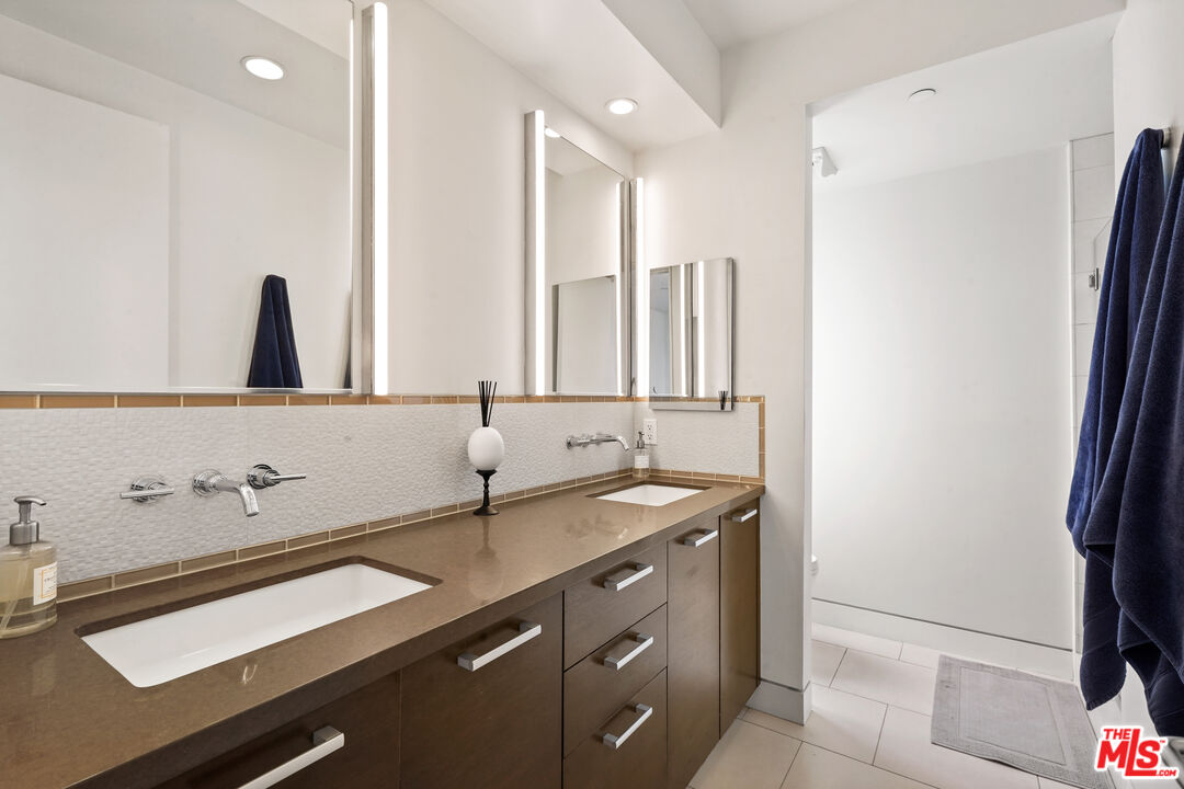 853 21st St Unit: 102