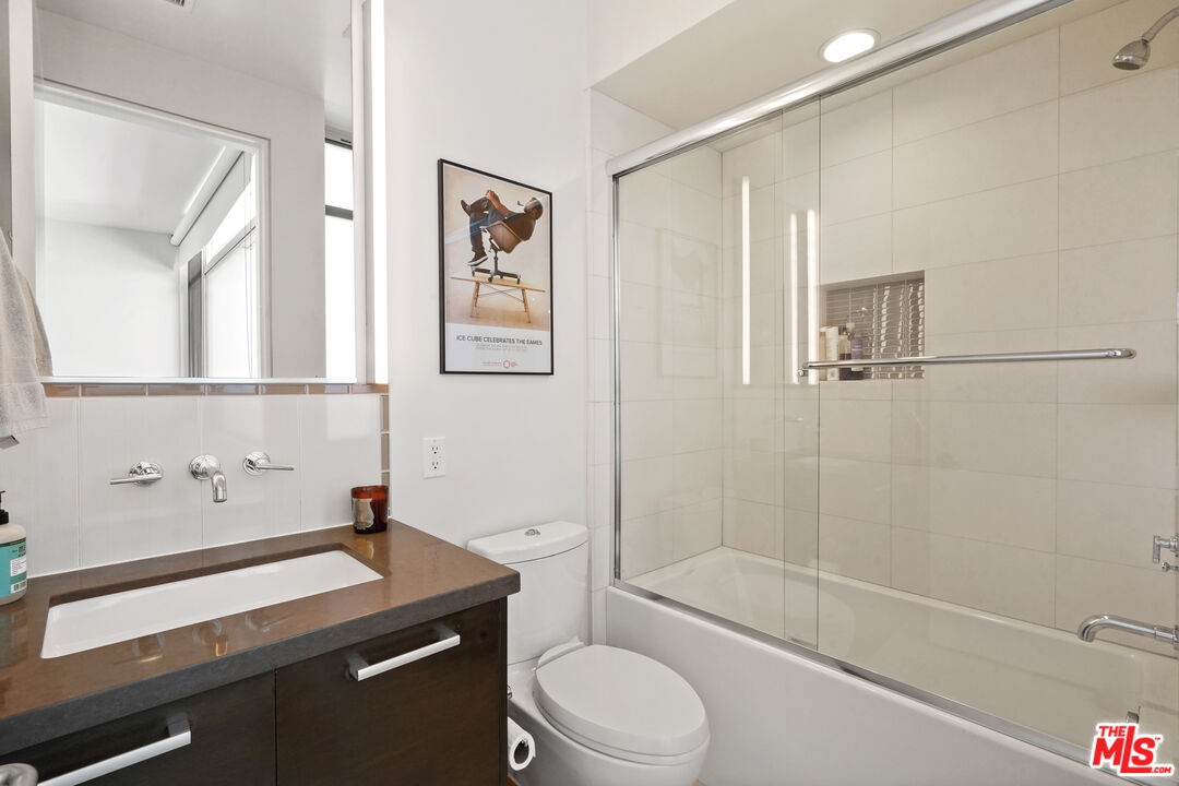 853 21st St Unit: 102