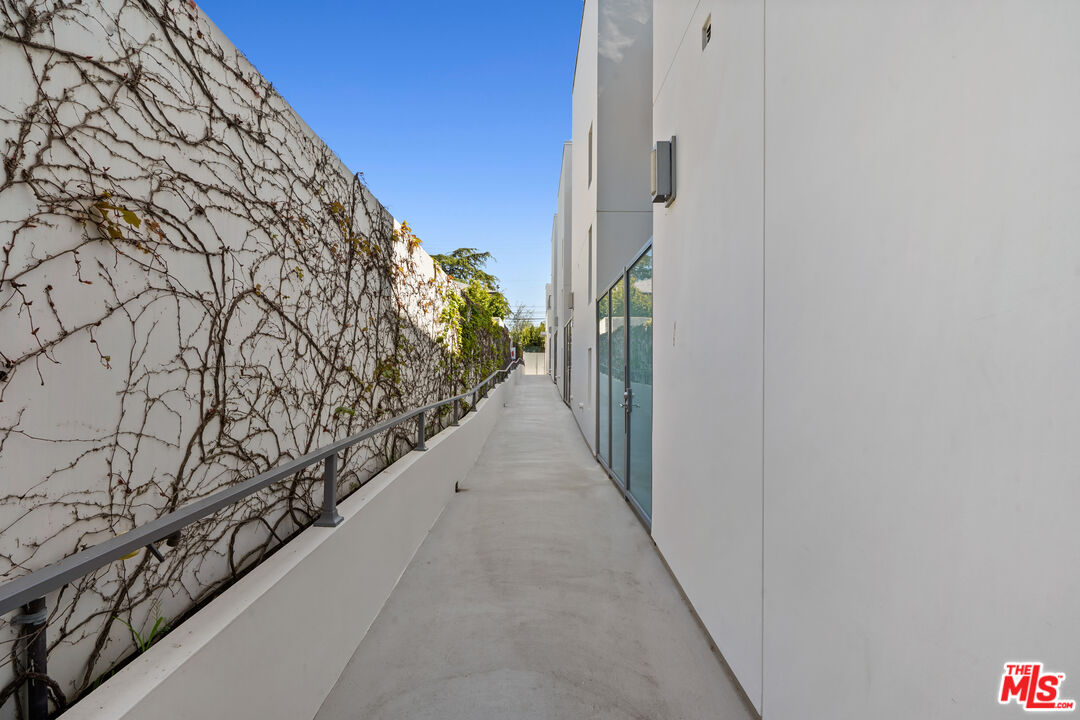 853 21st St Unit: 102