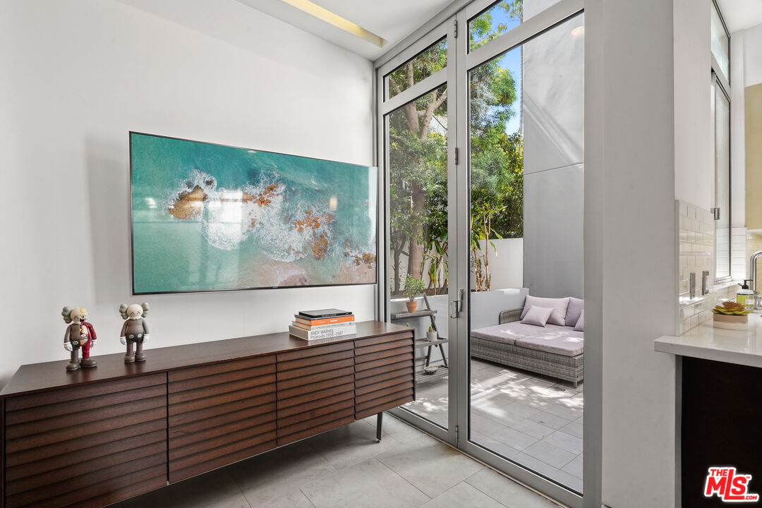 853 21st St Unit: 102