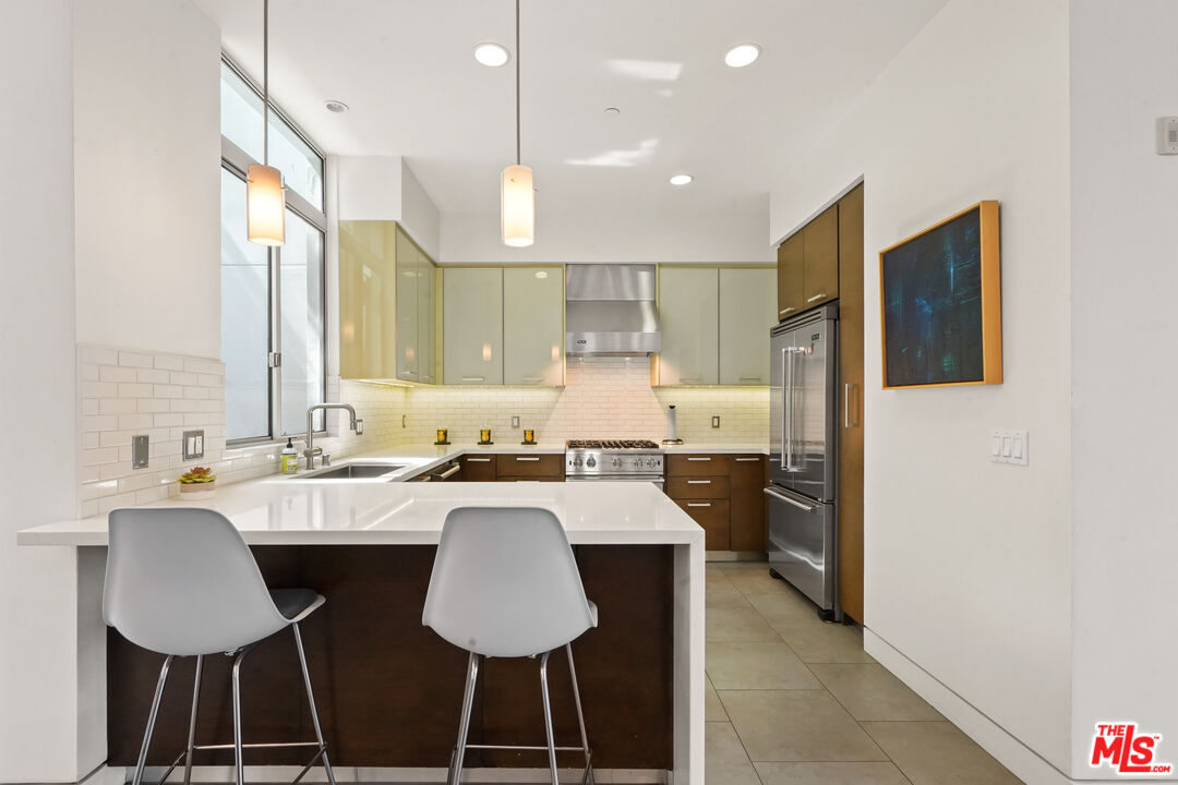 853 21st St Unit: 102