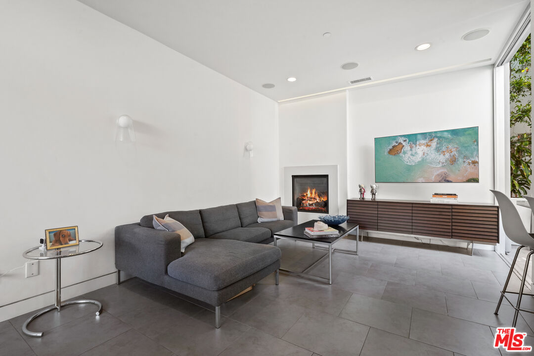 853 21st St Unit: 102