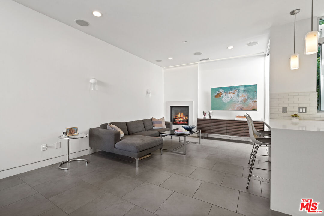 853 21st St Unit: 102