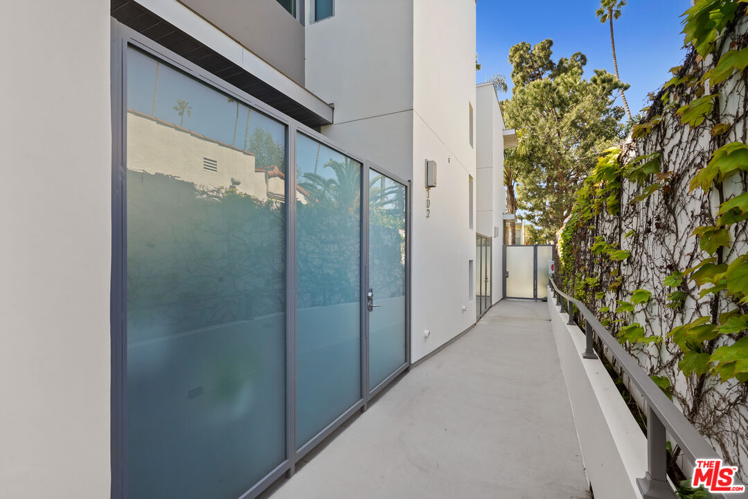 853 21st St Unit: 102