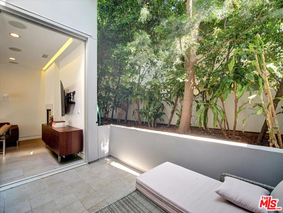 853 21st St Unit: 102