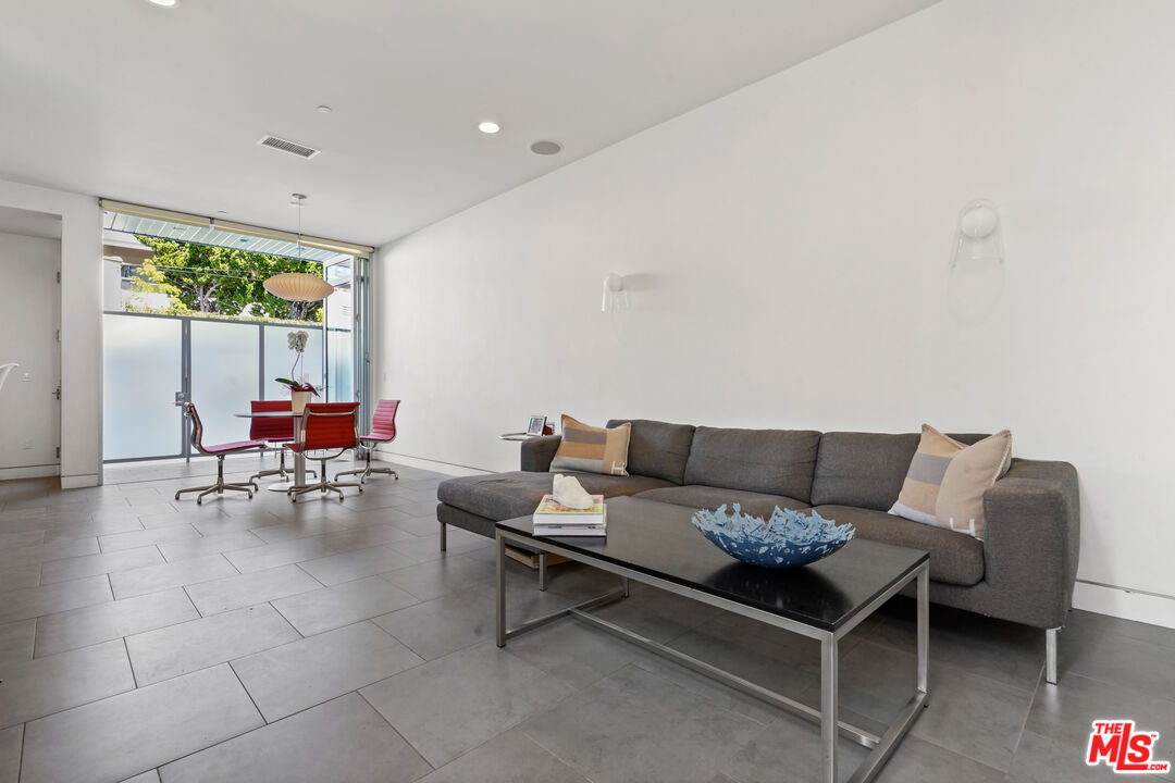 853 21st St Unit: 102