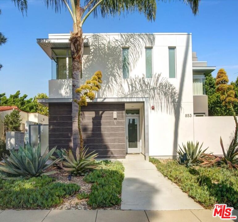 853 21st St Unit: 102