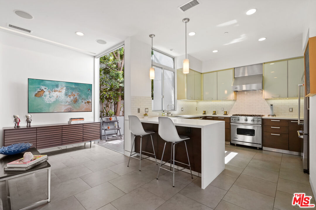 853 21st St Unit: 102