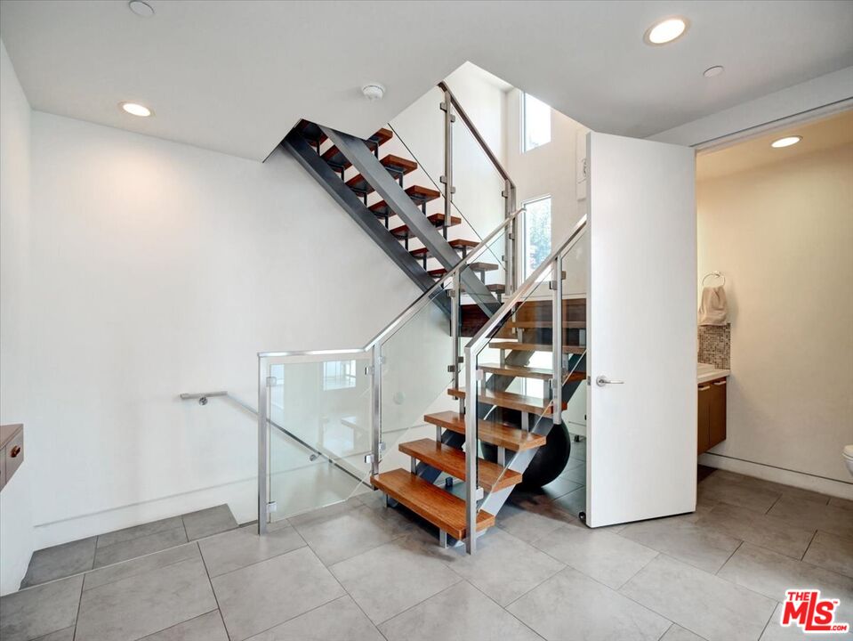 853 21st St Unit: 102