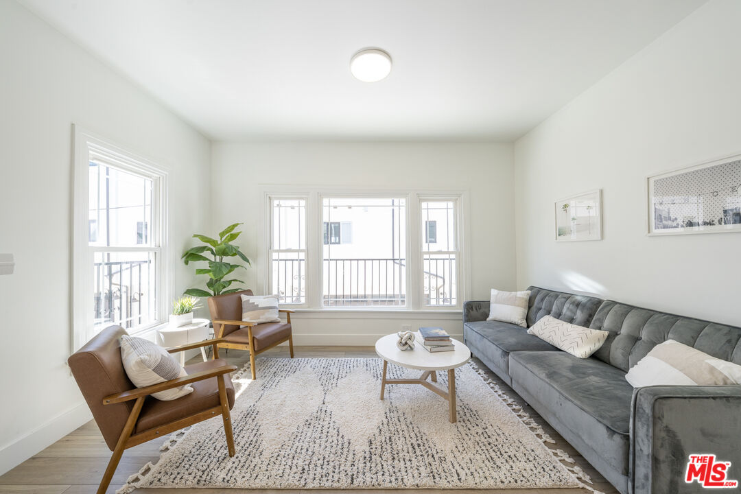 743 N Occidental Blvd