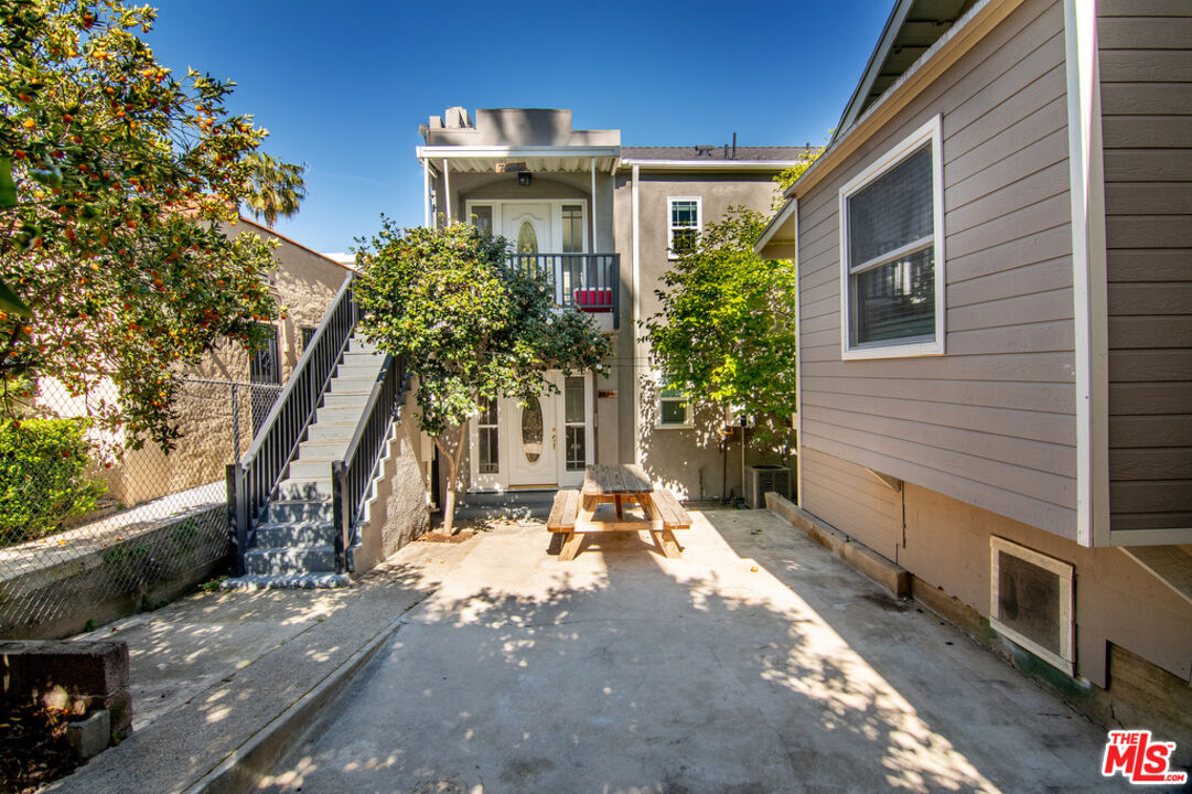 743 N Occidental Blvd