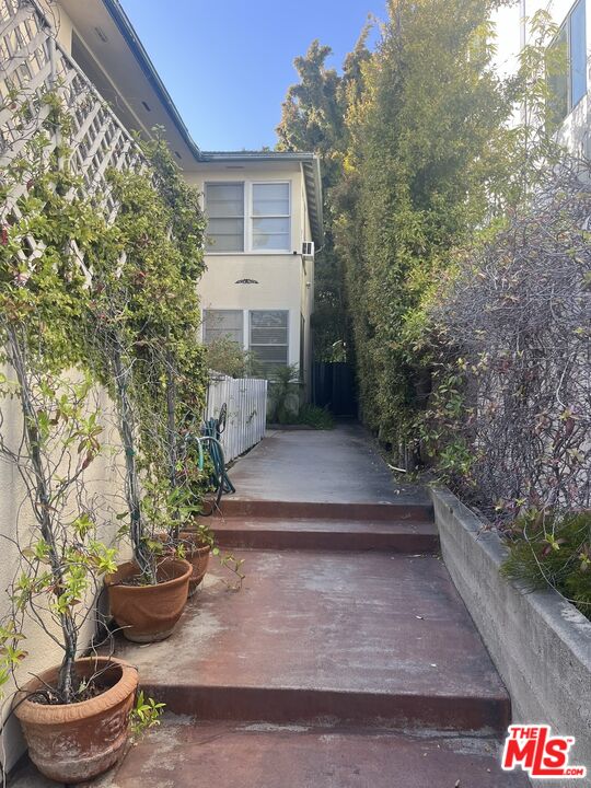 10669 Kinnard Ave