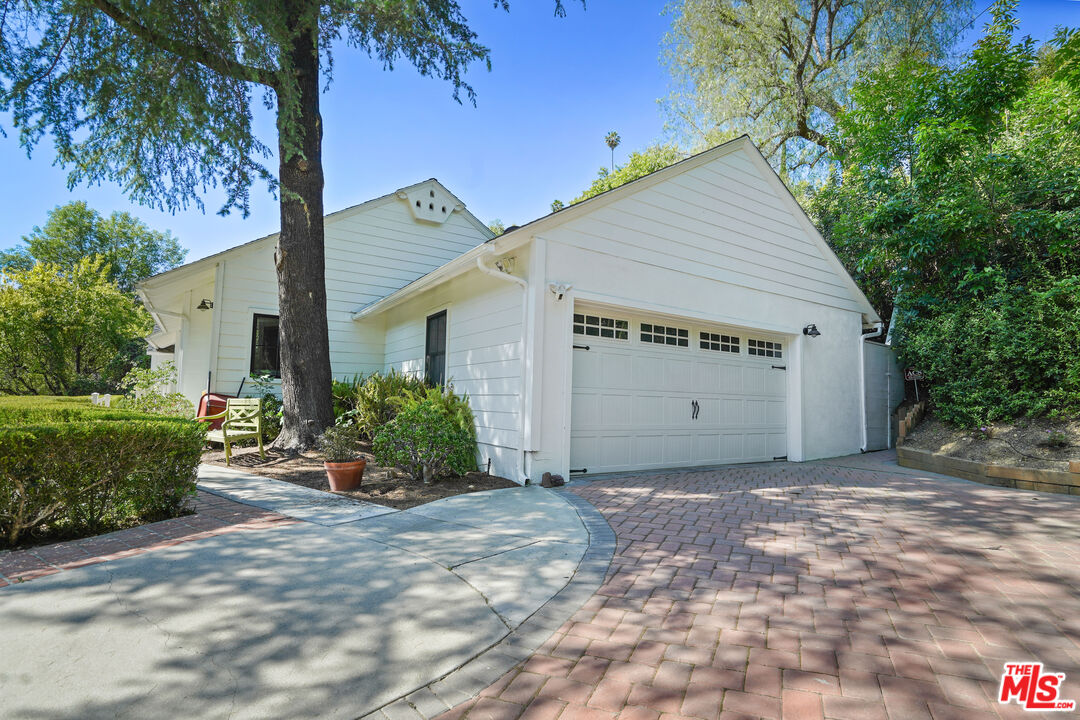 4459 White Oak Pl