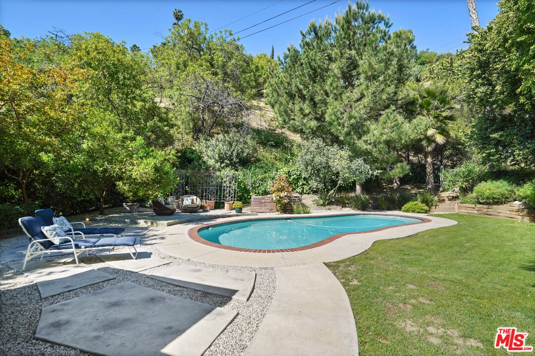 4459 White Oak Pl