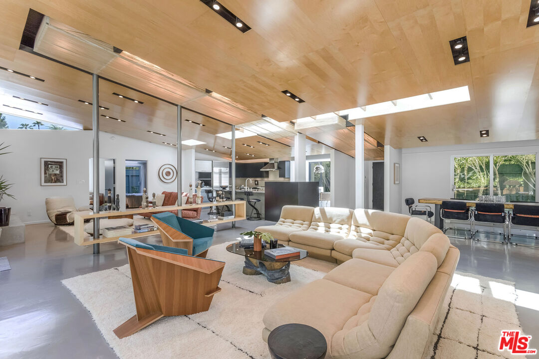 2538 Hutton Dr