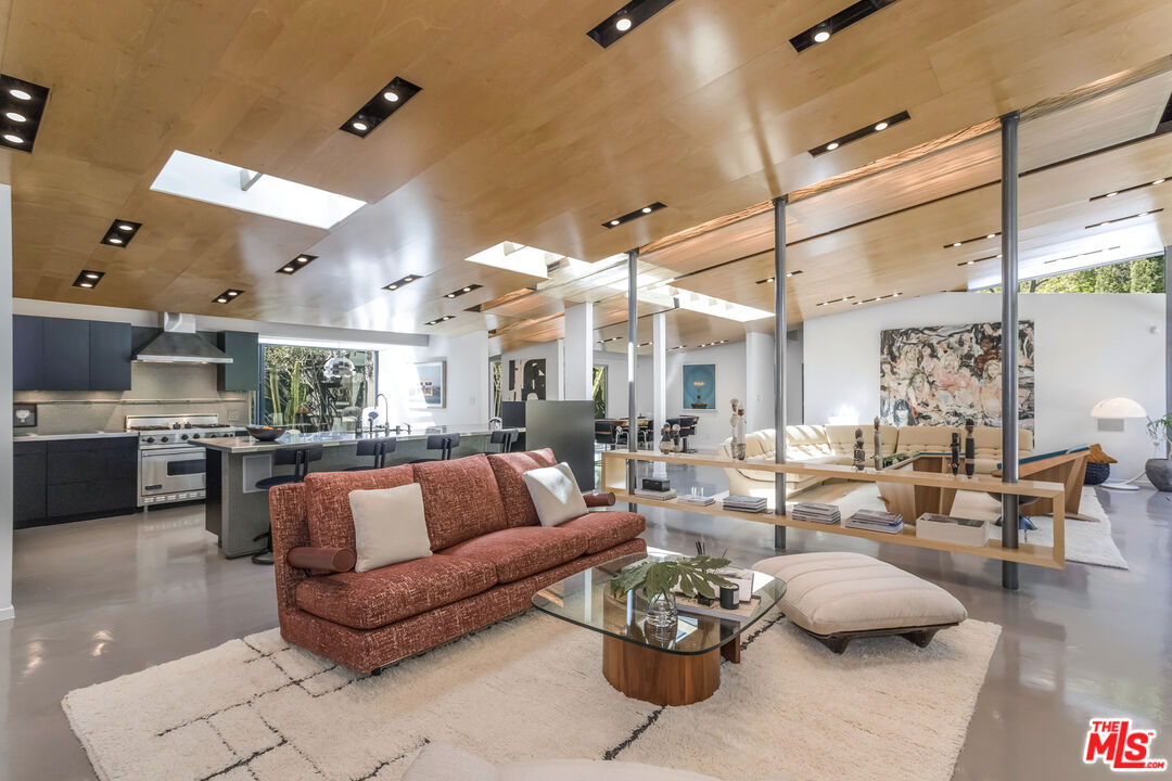 2538 Hutton Dr