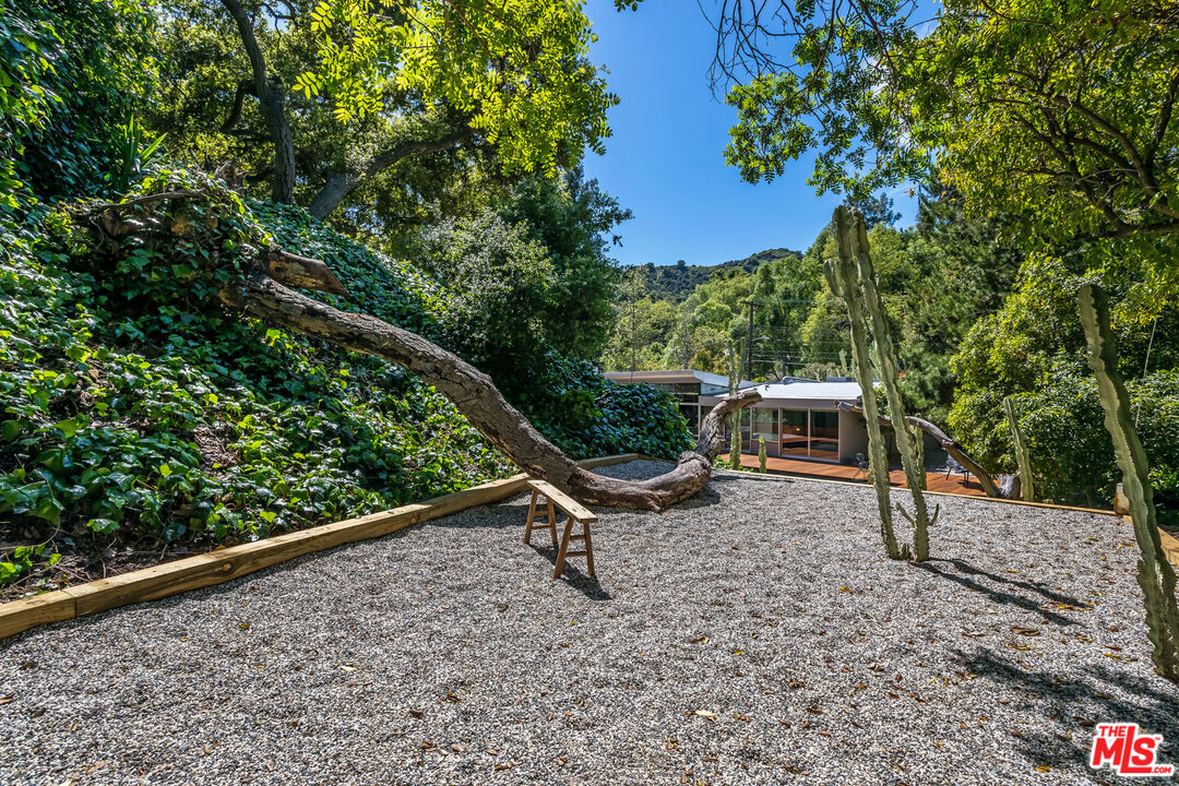 2538 Hutton Dr