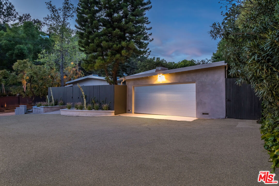 2538 Hutton Dr