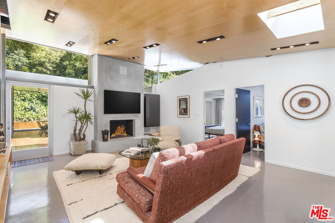 2538 Hutton Dr