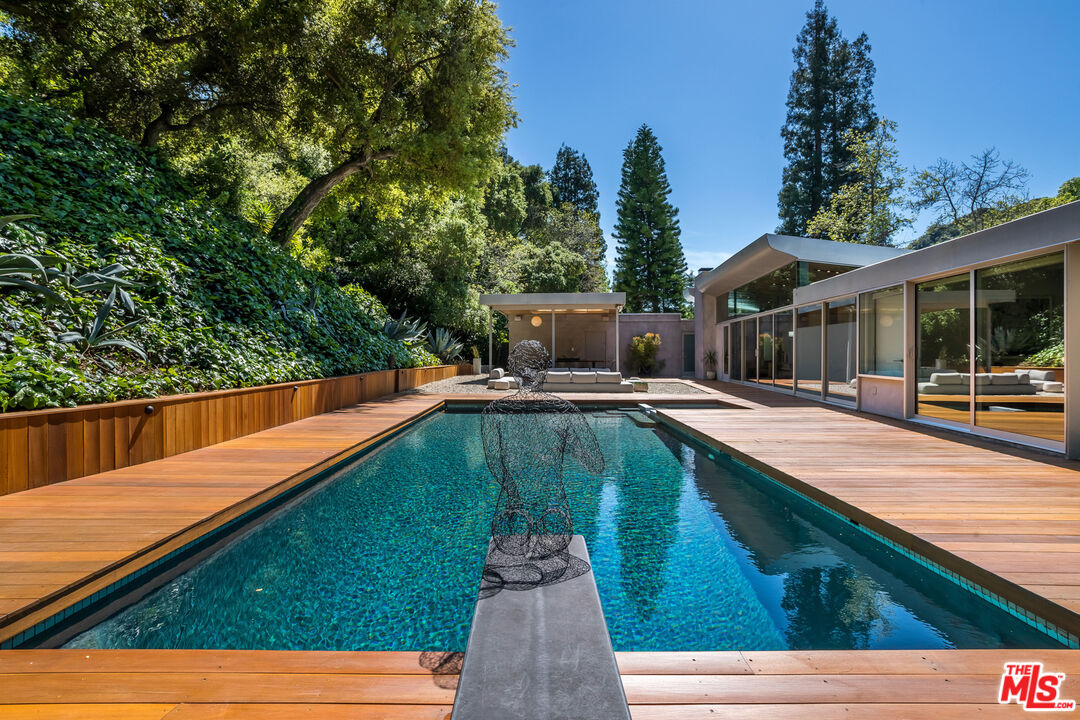 2538 Hutton Dr