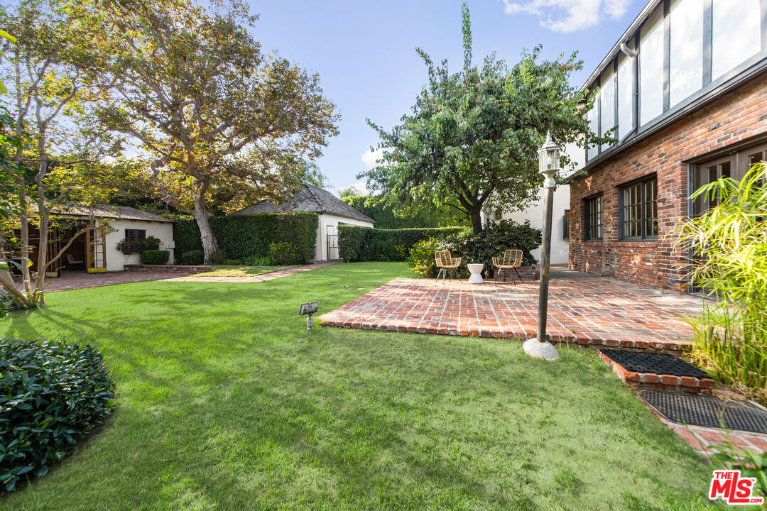 621 N Elm Dr