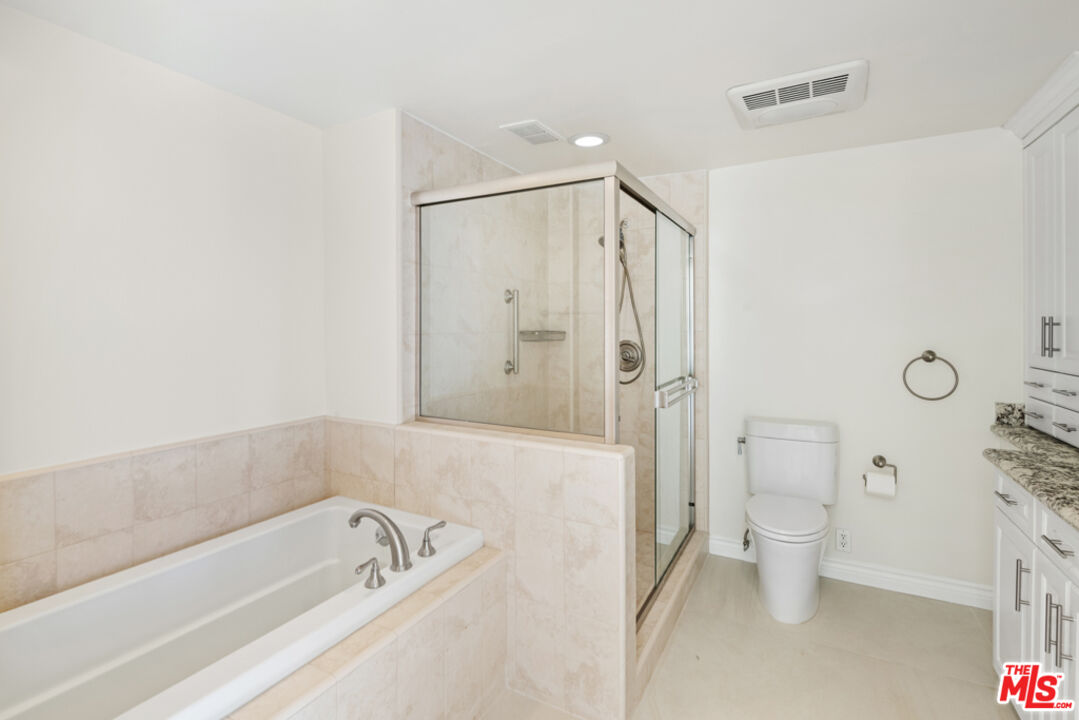 865 Comstock Ave Unit: 10D/E