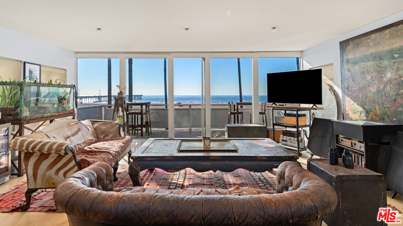 2909 Ocean Front Walk