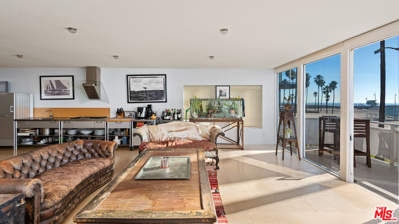 2909 Ocean Front Walk