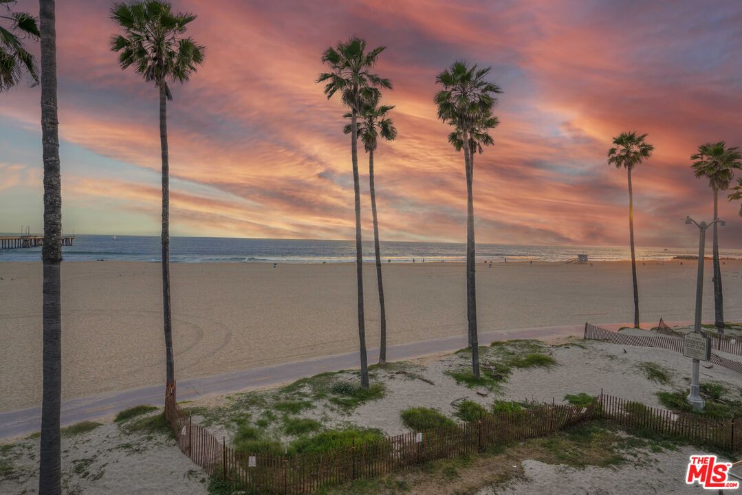 2909 Ocean Front Walk